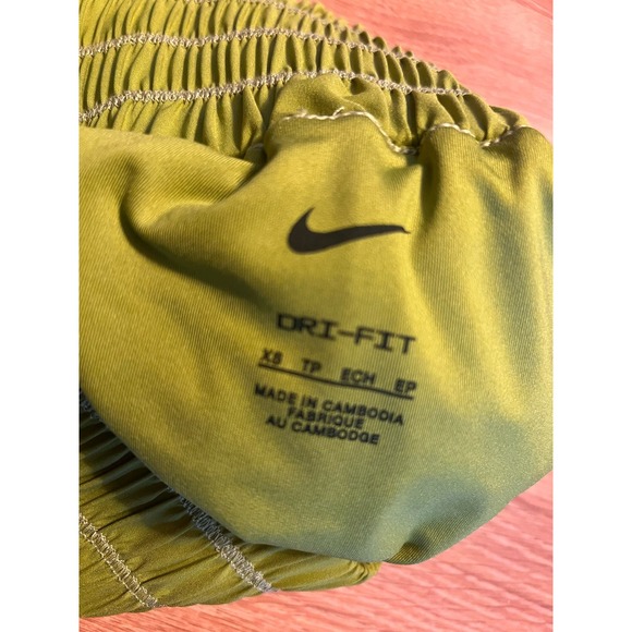 Women's Nike Dri-Fit Ultra High-Waisted Brief-Lined Shorts. Olive Green. Size xs - Picture 6 of 6